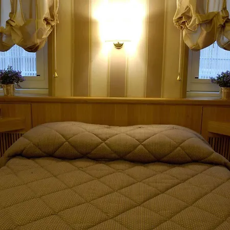 Domus Cavour 4* Rom