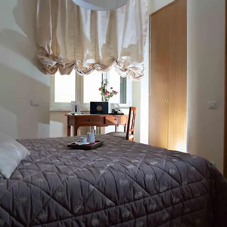 Bed & Breakfast Domus Cavour 3*