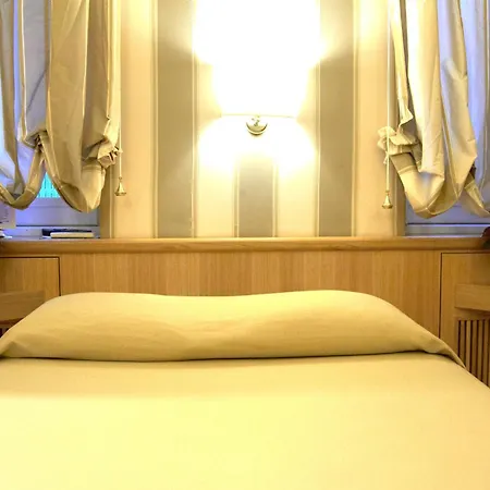 Domus Cavour 4* Roma