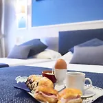 Bed & Breakfast Domus Cavour 4*